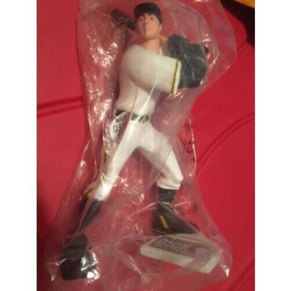 PITTSBURGH PIRATES GARRETT JONES #46 DICK'S SPORTING GOODS ACTION FIGURINE